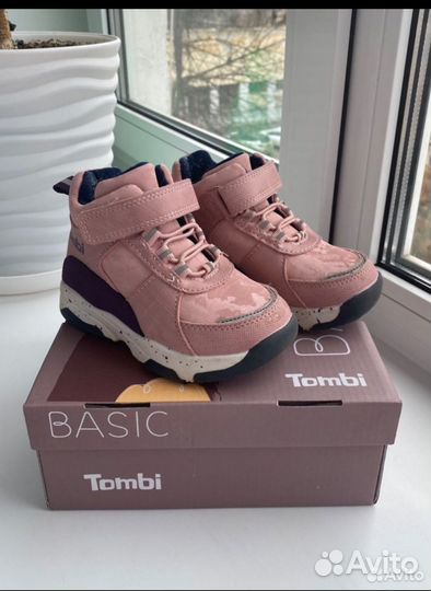 Кроссовки для девочки 24