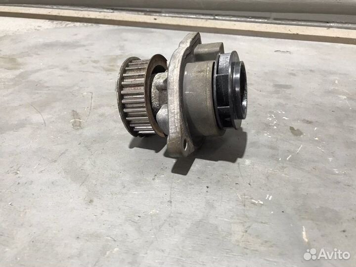 Помпа Volkswagen Polo хетчбек 1.4 16 BKY 2006