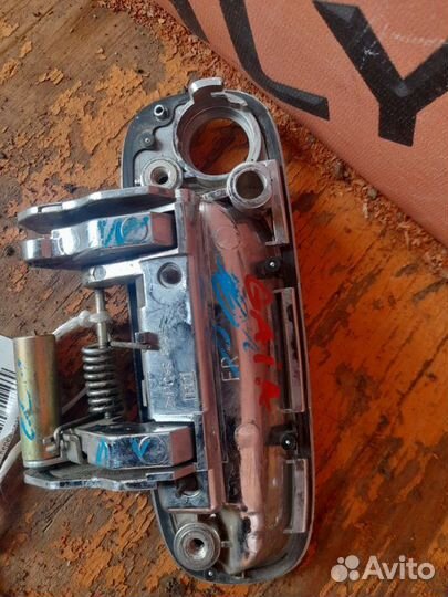 Ручка двери передняя правая Toyota Gaia SXM15