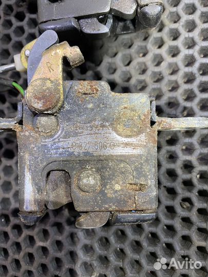 Замок крышки багажника Ауди 80 B4 Audi 80 Avant