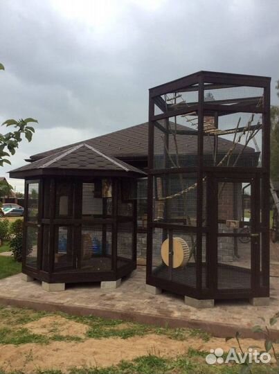 Высокий вольер для белок и птиц