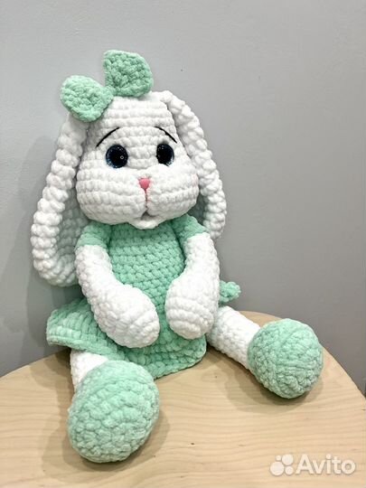 Зайка плюшевая