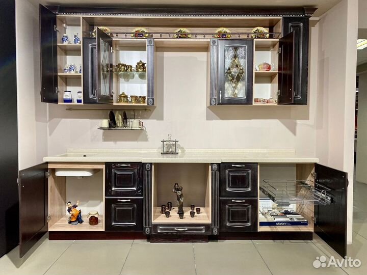 Кухонный гарнитур из массива