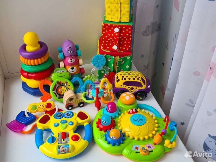 Развивающие игрушки для малышей пакетом