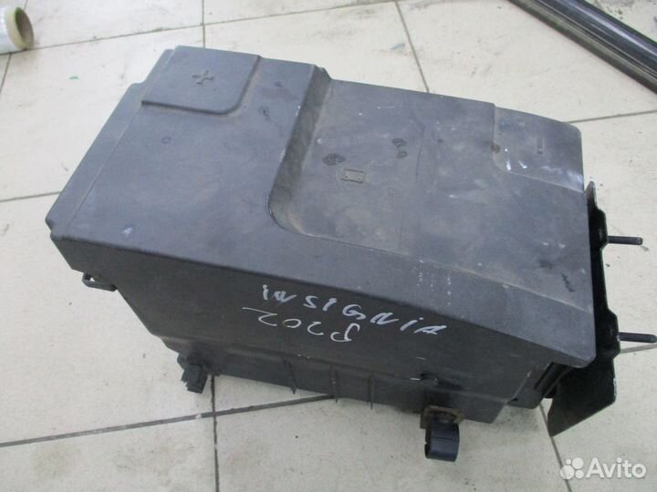 Корпус акб Опель Инсигния 1