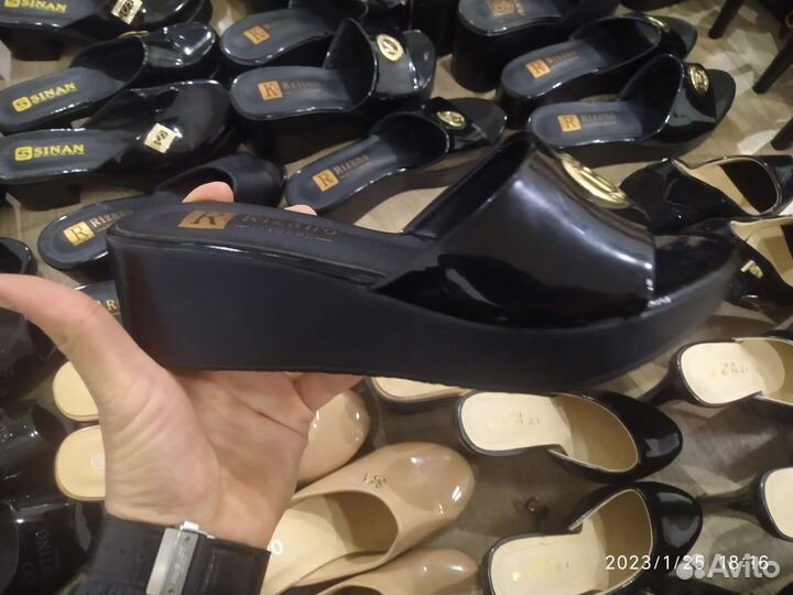 Женская обувь