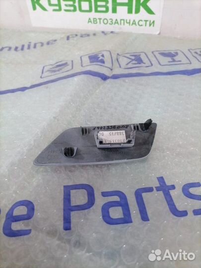 Крышка форсунки омывателя фар передняя правая Audi