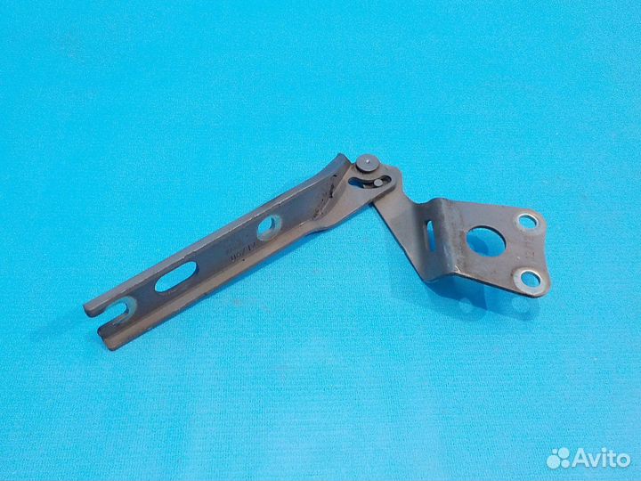 Петля капота правая skoda Yeti 2009-2018