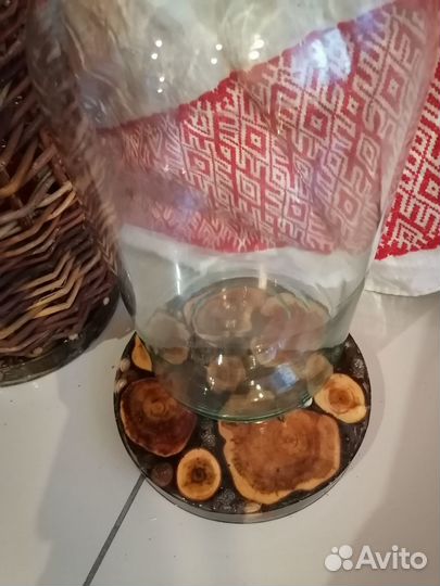 Бутыль четверть в корзине