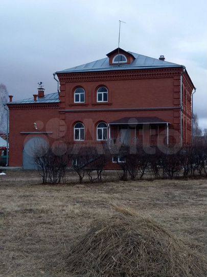 Коттедж 612 м² на участке 12 сот.