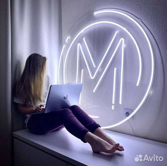 Неоновая вывеска