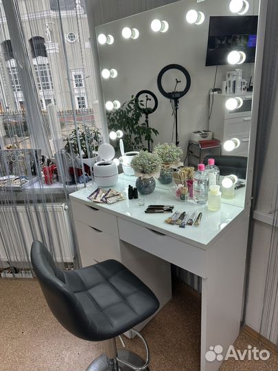 Вакансия мастер бровист