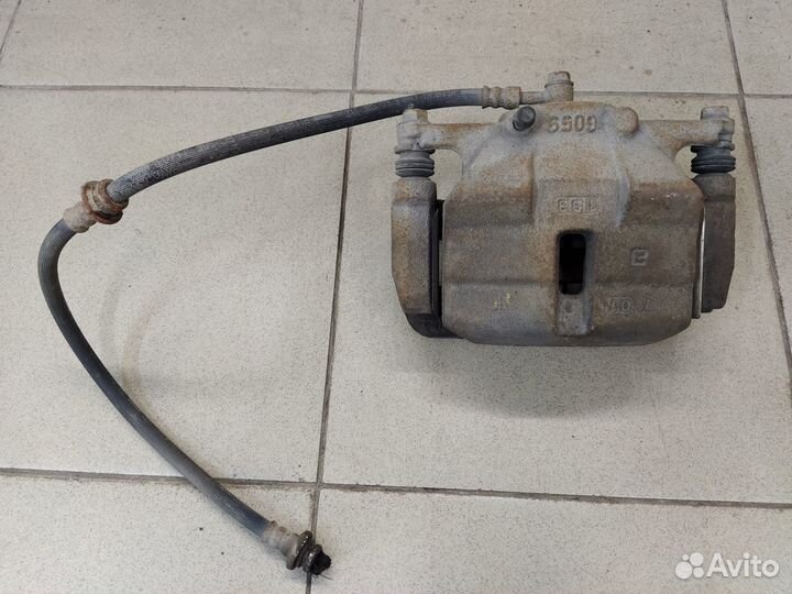 Тормозной суппорт передний правый Ниссан Кашкай