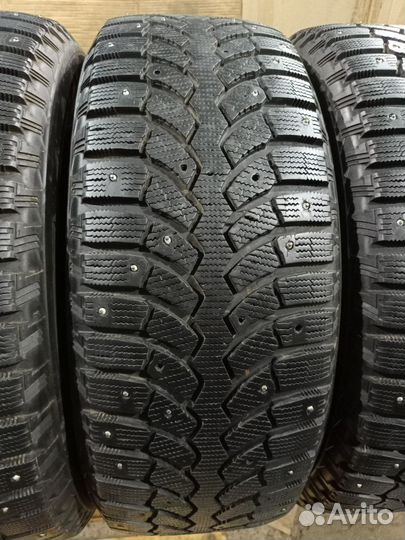 Bridgestone Blizzak Spike-01 235/60 R17 106T