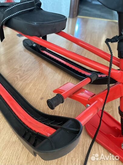 Детский снегокат со спинкой и ручкой