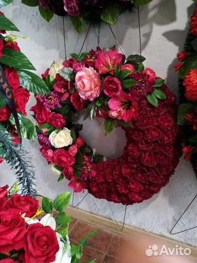 Траурные венки и корзины