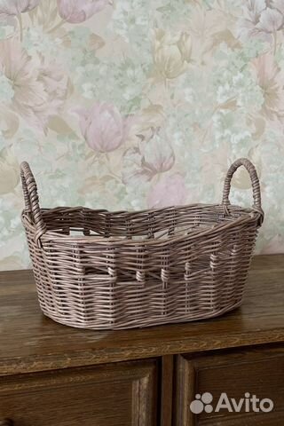 Корзина из лозы с двумя ручками