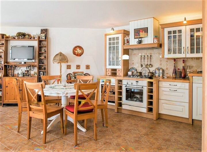 Дом 1000 м² на участке 40 сот.