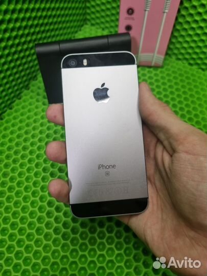 iPhone SE, 32 ГБ