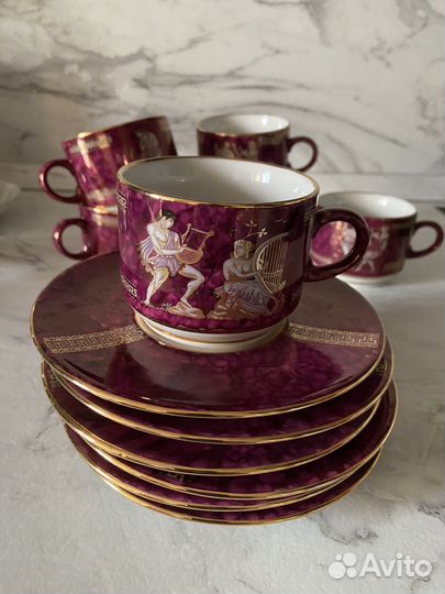 Набор чашек с блюдцами