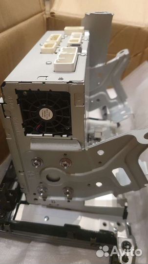 Штатное головное устройство на Toyota Venza 2013