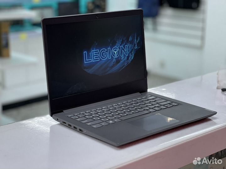 Свежий ноутбук lenovo/fullHD/SSD
