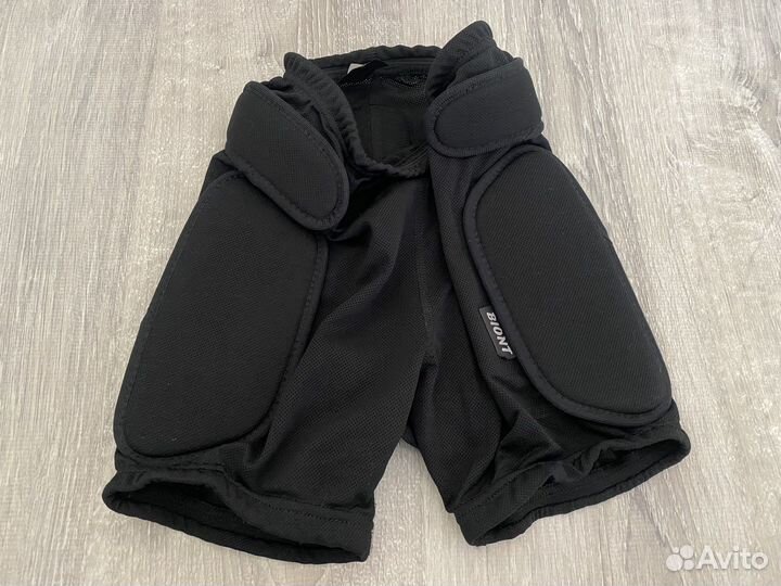 Защитные шорты для катания на роликах