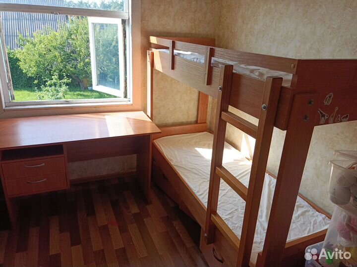 Детская кровать двухъярусная с лестницей