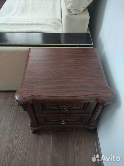 Тумба прикроватная