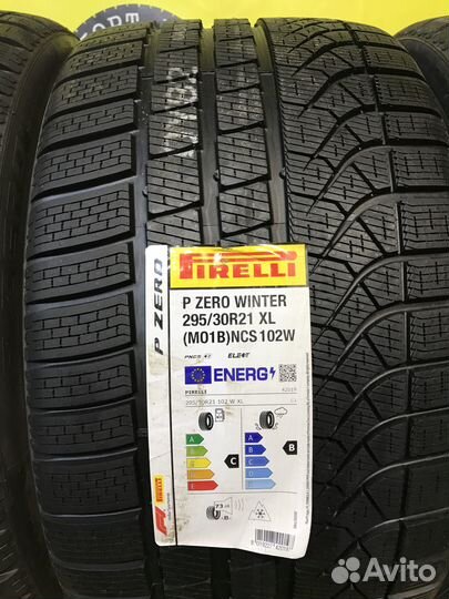 Pirelli P Zero Winter 295/30 R21 и 265/35 R21 102W