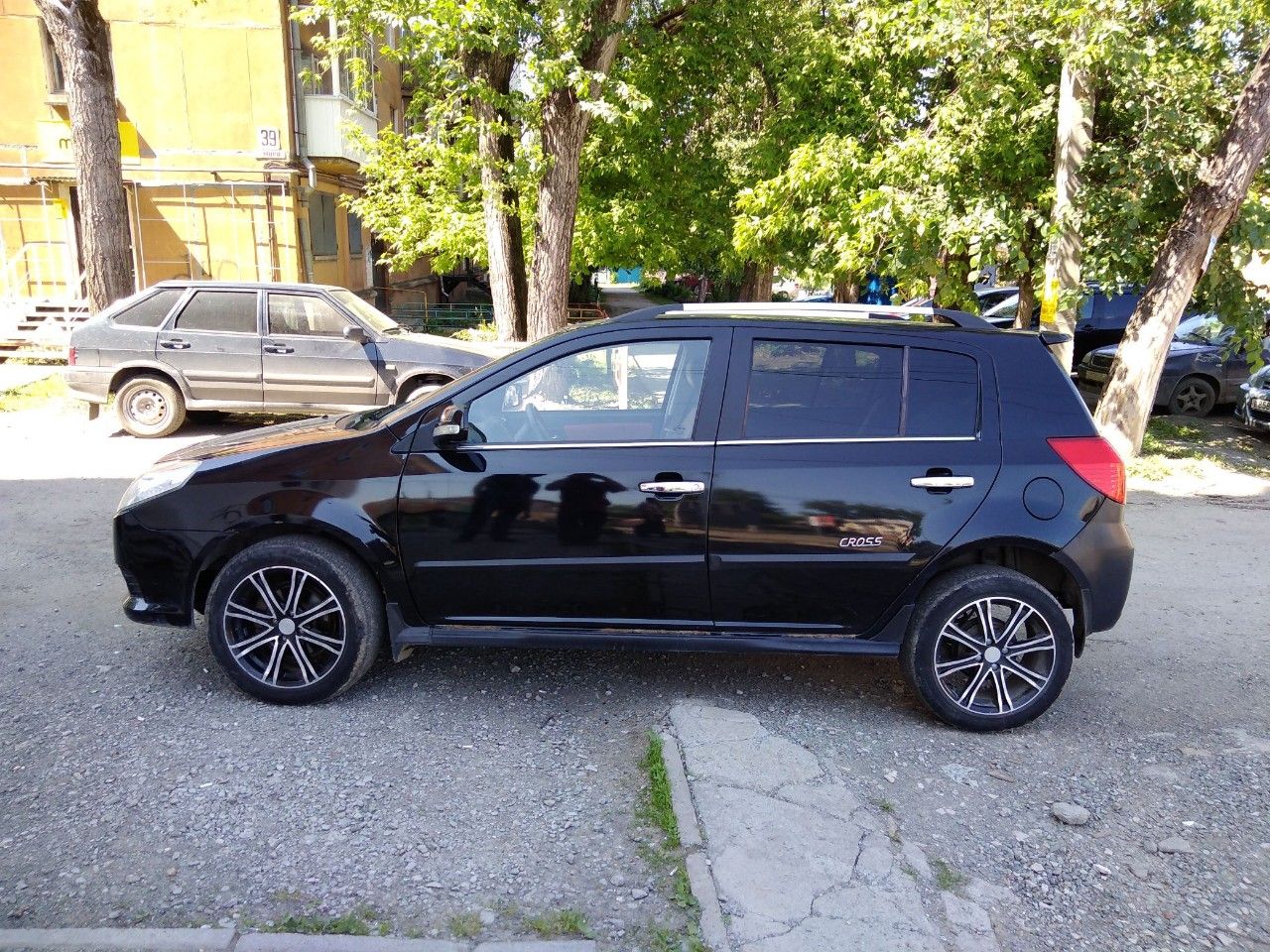 Geely MK Cross: фото владельца