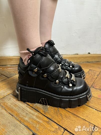 New rock ankle black tower with laces M- 106-S1