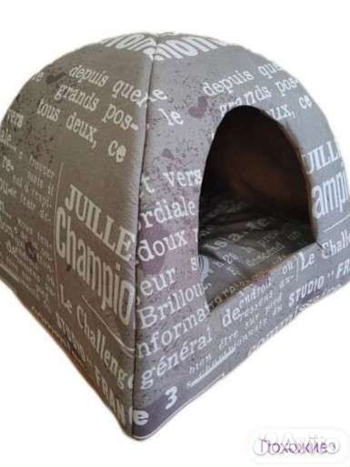 Лежаки и домик для животных