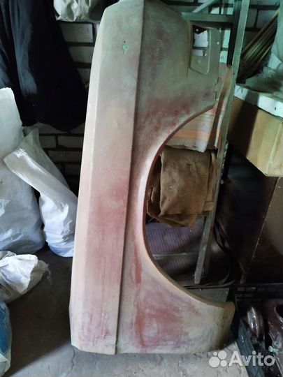 Правое переднее крыло к Газ-24. Оригинал, новое