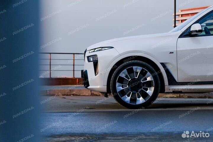 Диски R22 на BMW X7 в стиле XM