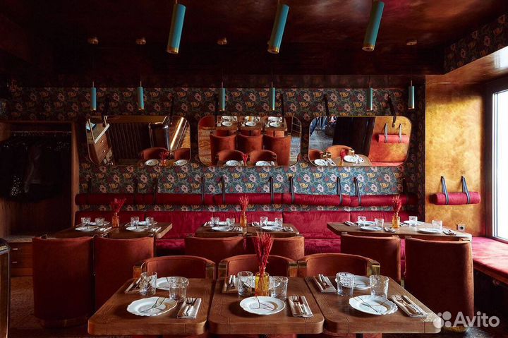 Официант в ресторан-гостиную 