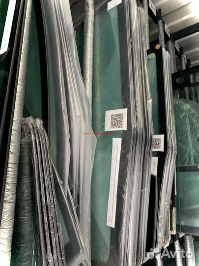 JCB 3cx-4cx стекло дверное левое