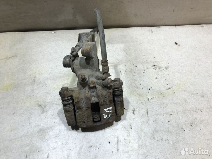 440112F500 Суппорт левый Nissan Almera N16