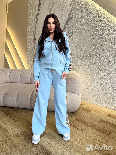 Костюм женский стильный спорт