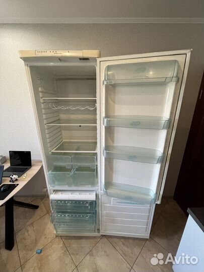 Холодильник Electrolux 200 см