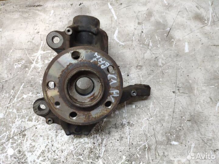 Кулак со ступицей передний левый Volvo V70 BW