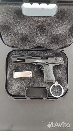 Брелок Desert eagle черный