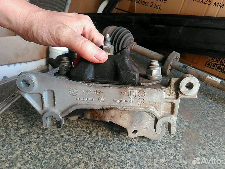 Кронштейн крепления опоры двс и кпп Рено Логан