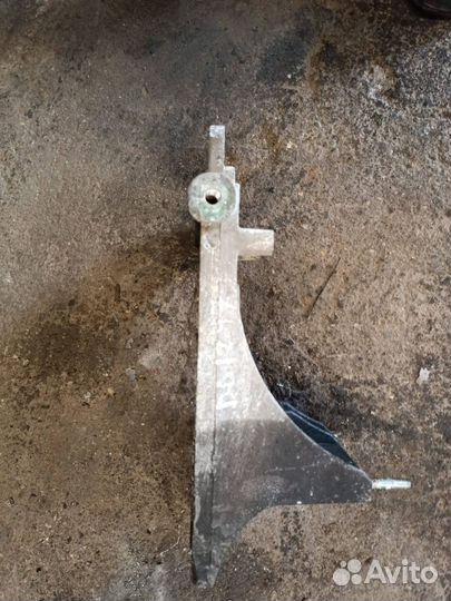 Кронштейн кабины правый DAF XF 105 2010 1735003