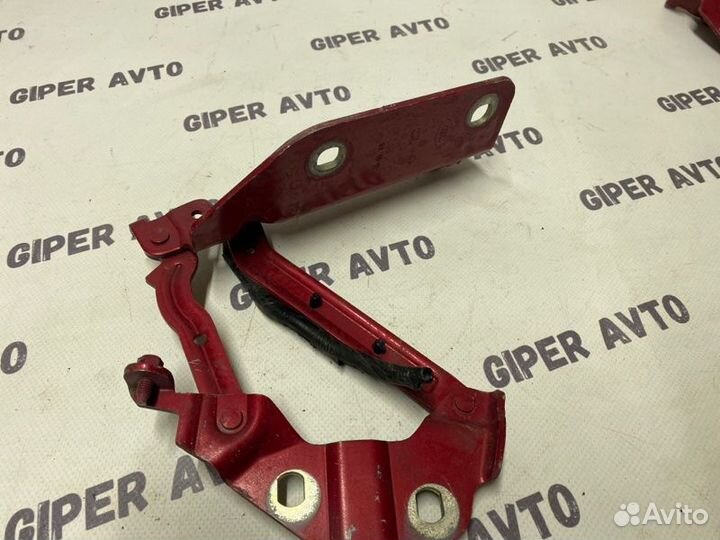 Петля капота правая Land Rover Discovery Sport