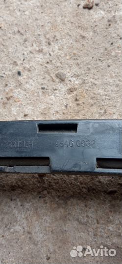 Передние направляющие стекла Шевроле Авео Т300