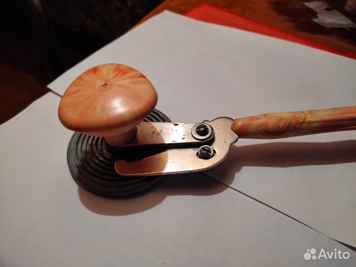 Закаточная машинка для жестяных крышек СССР