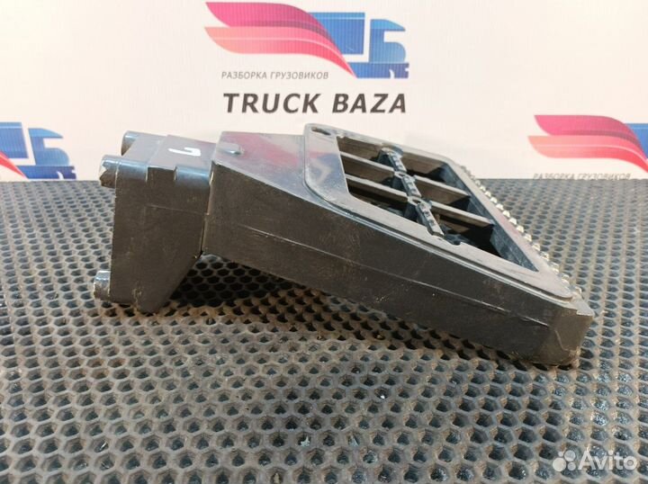 Кронштейн подножки левый Daf XF105