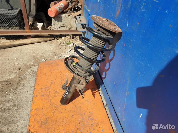 Стойка передняя левая Volvo XC70 2 V70 2007-2016