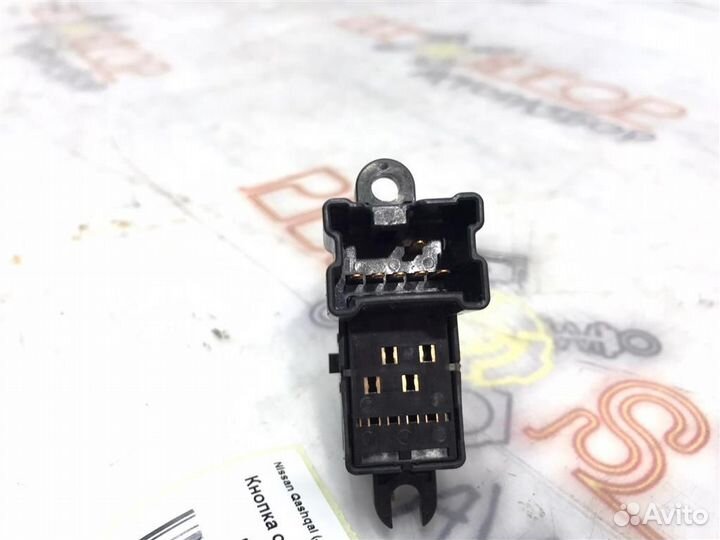 Кнопка стеклоподъемника Nissan Qashqai (J10) 2006